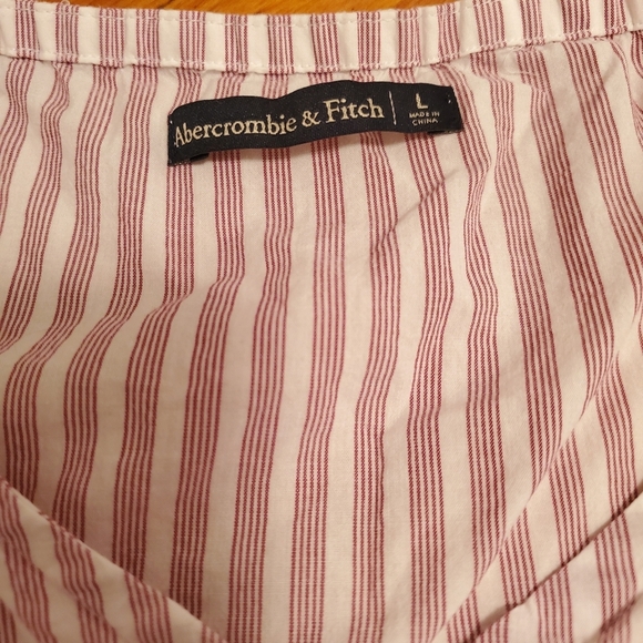 Abercrombie & Fitch striped blouse (burgundy and white). Cropped. Women size L. - Picture 4 of 7